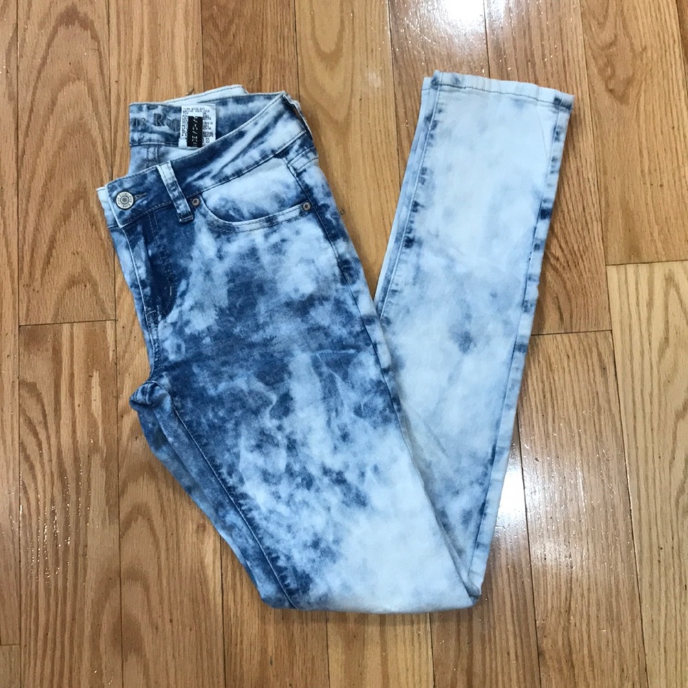 Women tie die jeans